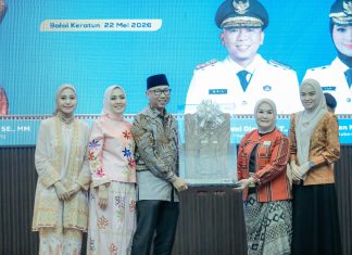 Gubernur Rahmat Mirzani Djausal Hadiri Acara Penyerahan Juara Lomba “Cawo Bubalah Lampung” dalam Rangka Hari Pendidikan Nasional 2026, Tanamkan Kecintaan terhadap Budaya dan Identitas Daerah