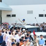 Meriah dan Penuh Kehangatan, Warga Pesisir Barat Sambut Kedatangan Presiden Prabowo