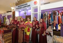 Batin Wulan Ikuti Puncak HUT Ke-46 Dekranas, Dekranasda Lampung Pamerkan Produk Unggulan