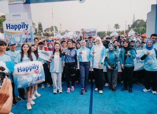 Purnama Wulan Sari Mirza Lepas Peserta Jalan Sehat Lansia, Ajak Wujudkan Lansia Sehat dan Bahagia