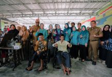 Canangkan Desa TAPIS dan Luncurkan Sekolah Lansia di Kampung Rukti Endah, Ketua TP PKK Lampung Dorong Pembangunan SDM Dimulai dari Desa