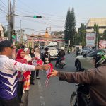 Pemprov Lampung Dorong Nasionalisme Lewat Gerakan Pembagian Bendera Merah Putih