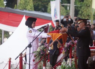 Upacara Penurunan Bendera HUT ke-81 Kemerdekaan RI di Provinsi Lampung Berlangsung Khidmat