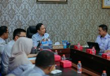 Pimpin Rapat Pembahasan Tata Organisasi Pemerintah Provinsi Lampung. Sekdaprov Lampung: Tata Kelola Organisasi Jadi Kunci Capai Tujuan Pemerintahan