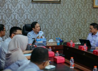 Pimpin Rapat Pembahasan Tata Organisasi Pemerintah Provinsi Lampung. Sekdaprov Lampung: Tata Kelola Organisasi Jadi Kunci Capai Tujuan Pemerintahan