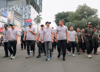 Gubernur Mirza Ikuti Gerak Jalan Sehat Peringatan HUT ke-1 Kodam XXI/Radin Inten dan HUT ke-81 RI