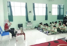 Admin Website Pemerintah Kabupaten Way Kanan Menjadi Narasumber di Acara Masa Pengenalan Lingkungan Sekolah (MPLS) SMPIt Dàar ‘ilmi Way Kanan