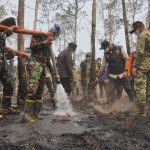 Gubernur Mirza Perkuat Penanganan Karhutla TNWK, Pemadaman Dikebut dan Kesehatan Warga Jadi Perhatian