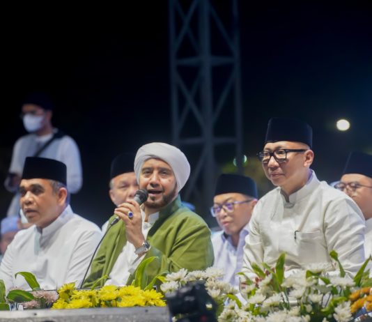Bandar Lampung Berselawat, Gubernur Mirza Ajak Masyarakat Perkuat Persatuan dan Doakan Kemajuan Lampung